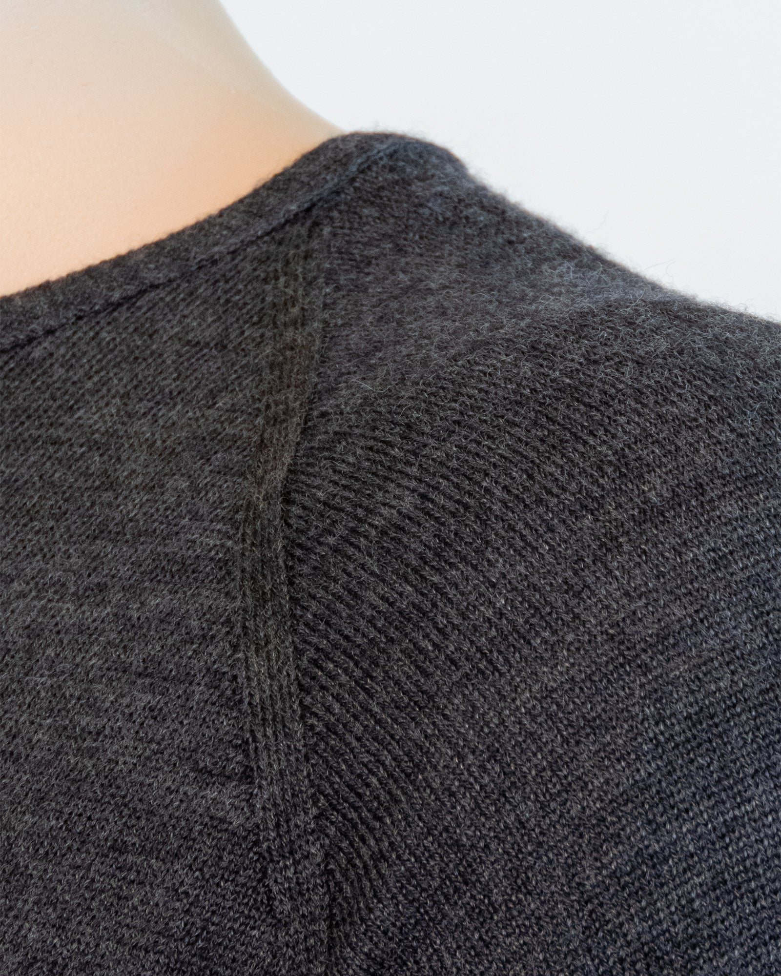 SUPERFINE MERINO SHORT SLEEVE VEE WOMENS