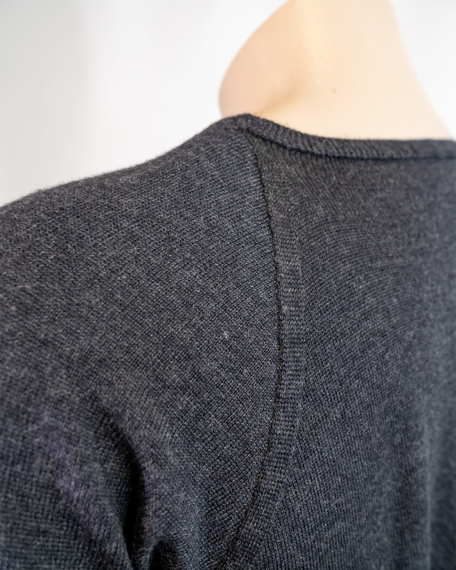 SUPERFINE MERINO SHORT SLEEVE VEE WOMENS