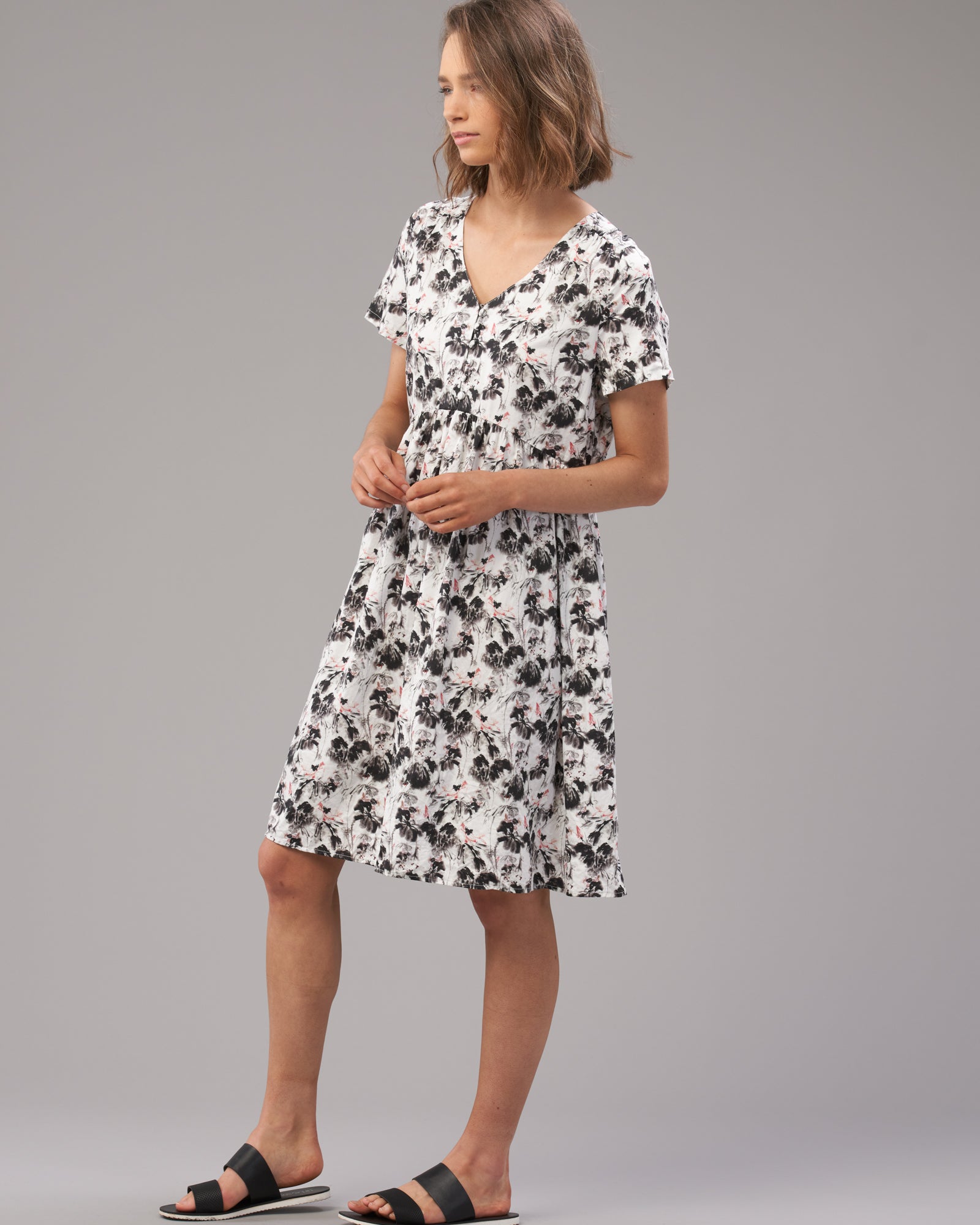 COTTON VEE BUTTON DRESS - Wild South Clothing