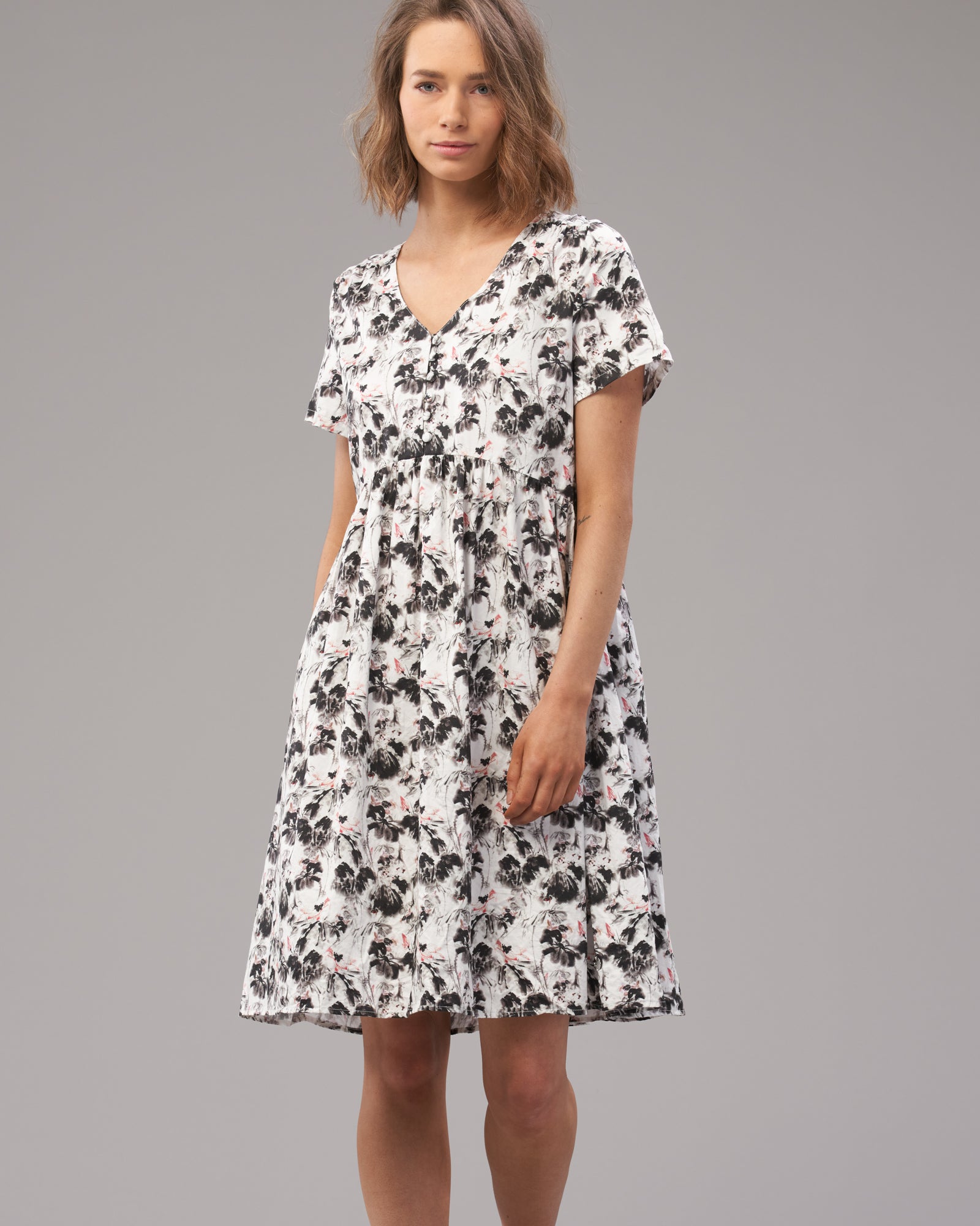 COTTON VEE BUTTON DRESS - Wild South Clothing