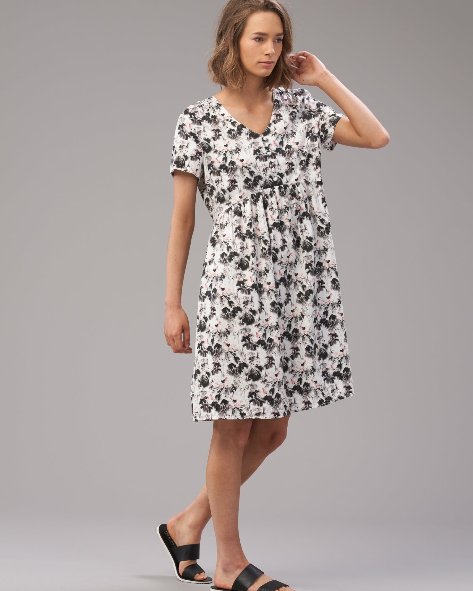 COTTON VEE BUTTON DRESS - Wild South Clothing